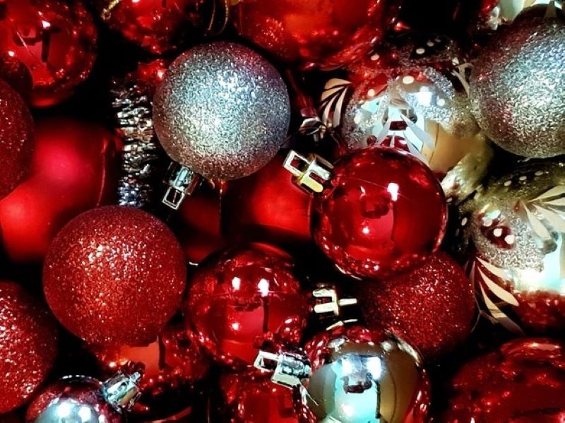 10 modern ways to dispose of your artificial Christmas trees