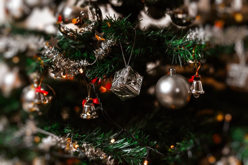 The Ultimate Guide to Spreading Holiday Cheer with a Stunning Artiﬁcial Christmas Tree