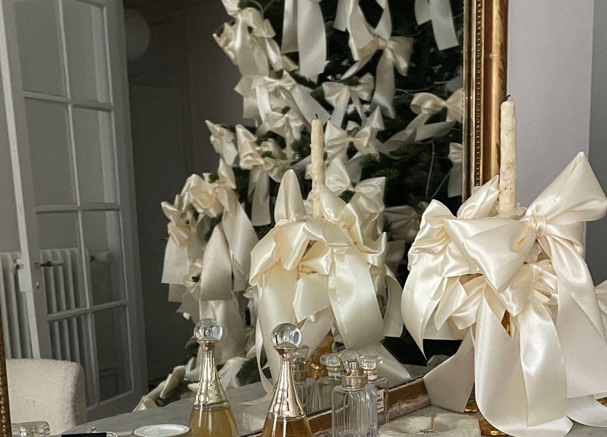 Choosing the Perfect Tree Skirt for Pink Christmas Trees